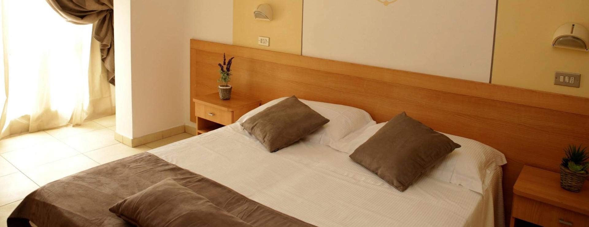 hotelnewjolierimini it camere 002